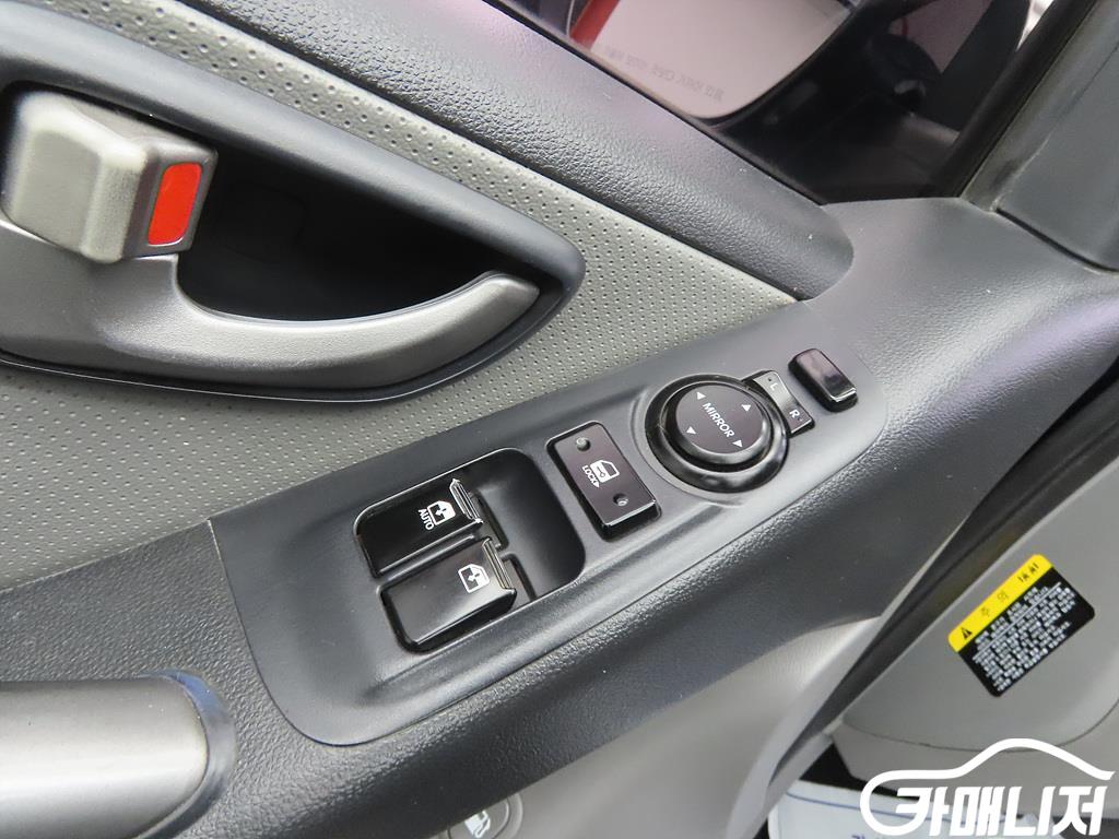 Hyundai Starex The New Grand Starex 2WD Urban 9-Seater thumbnail 13