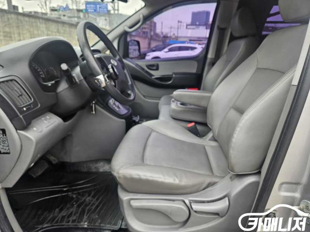 Hyundai Starex Grand Starex Van 3-Seater thumbnail 6