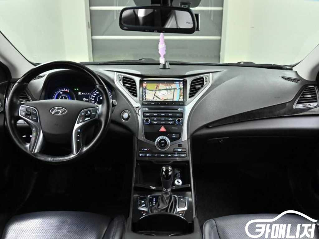 Hyundai Grandeur Grandeur HG Hybrid PREMIUM thumbnail 9