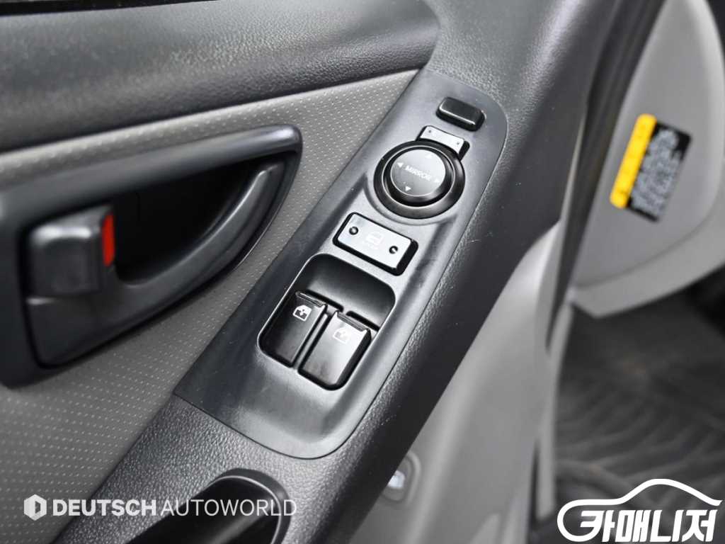 Hyundai Starex Grand Starex Van 5-Seater thumbnail 16