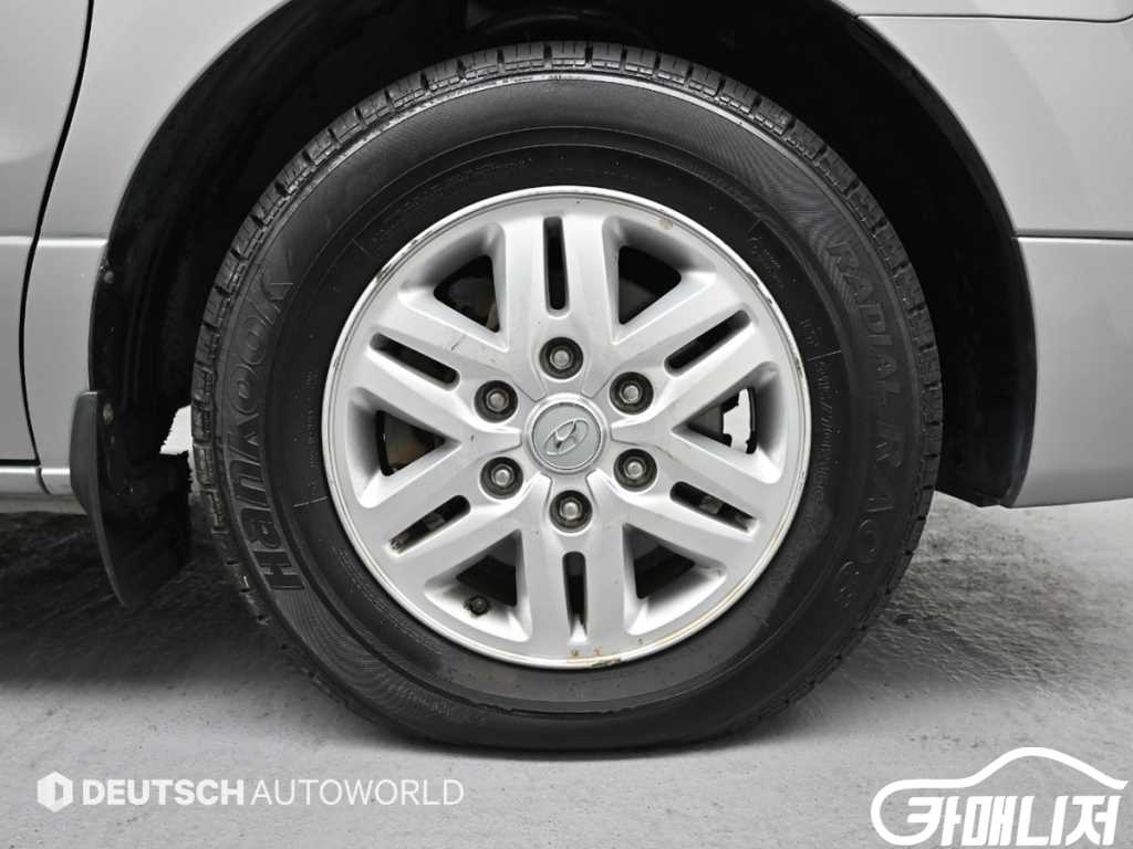 Hyundai Starex Grand Starex Van 5-Seater thumbnail 5