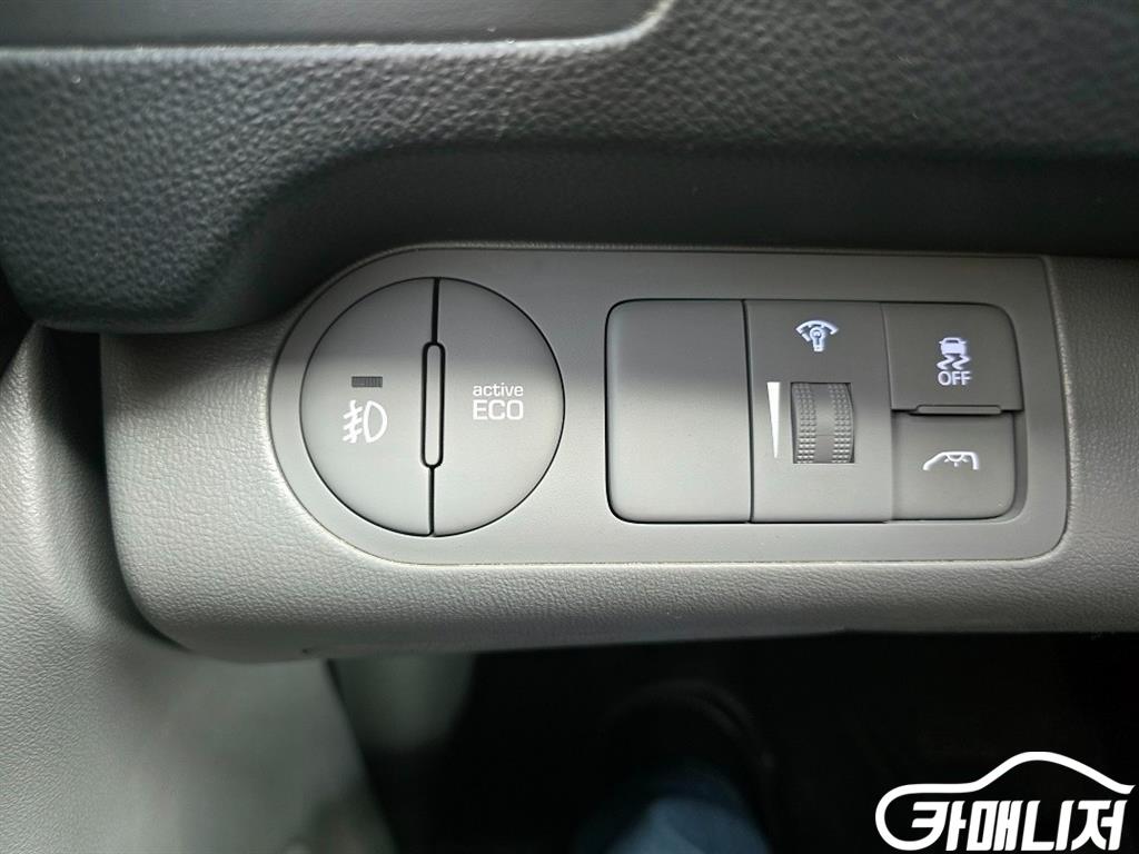 Hyundai Starex The New Grand Starex 2WD Wagon 12-Seater thumbnail 8