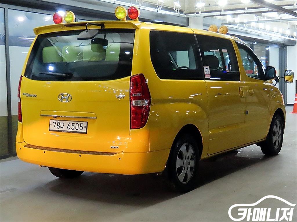 Hyundai Starex Grand Starex 15-Seater School Bus thumbnail 4