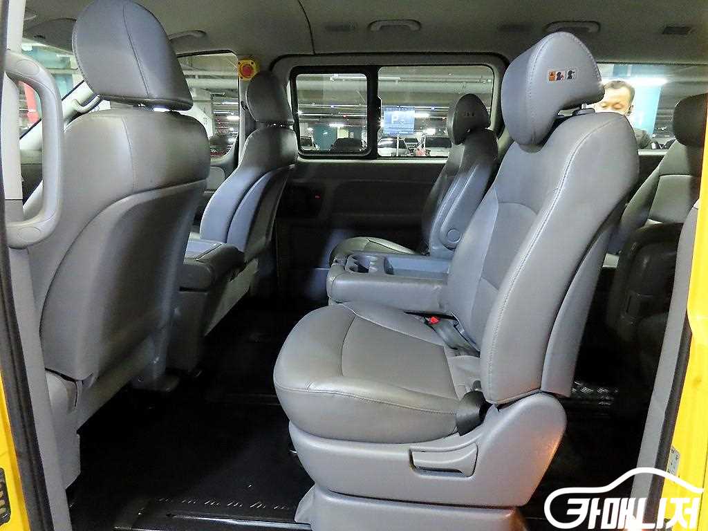 Hyundai Starex Grand Starex 12-Seater Wagon thumbnail 7
