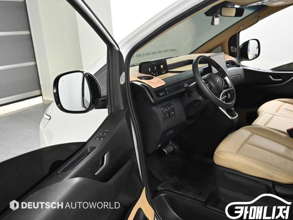 Hyundai Staria 2WD Diesel Cargo Modern thumbnail 11