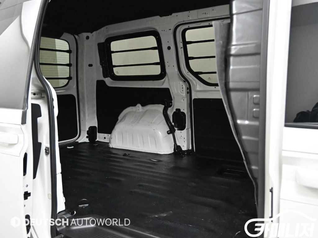 Hyundai Staria 2WD Diesel Cargo Modern thumbnail 12