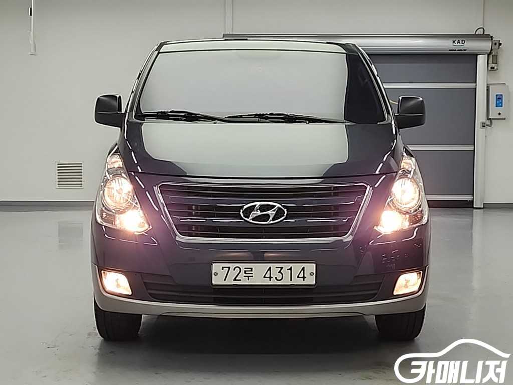 Hyundai Starex Grand Starex 12-Seater Wagon thumbnail 2