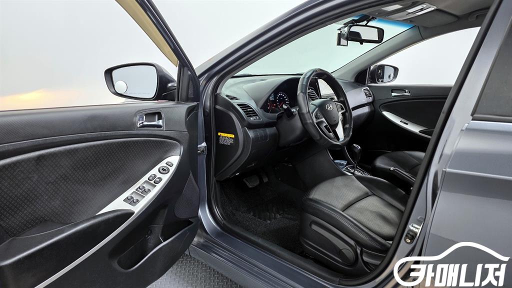 Hyundai Accent AccentFacelift 1.4VVT Premier thumbnail 11