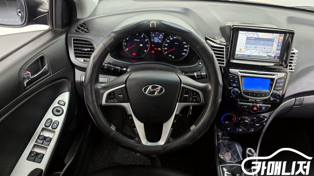 Hyundai Accent AccentFacelift 1.4VVT Premier thumbnail 13