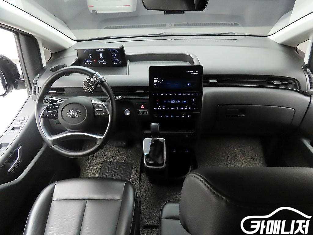 Hyundai Staria 2WD Diesel Tourer Modern thumbnail 8