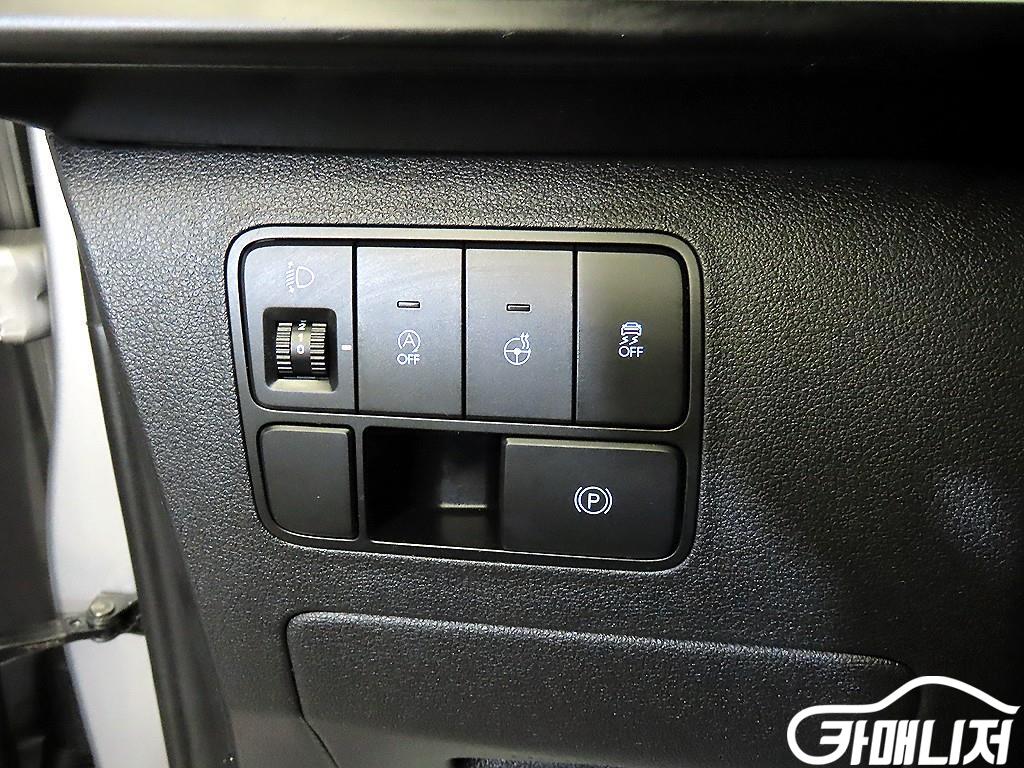 Hyundai Staria 2WD Diesel Tourer Modern thumbnail 14