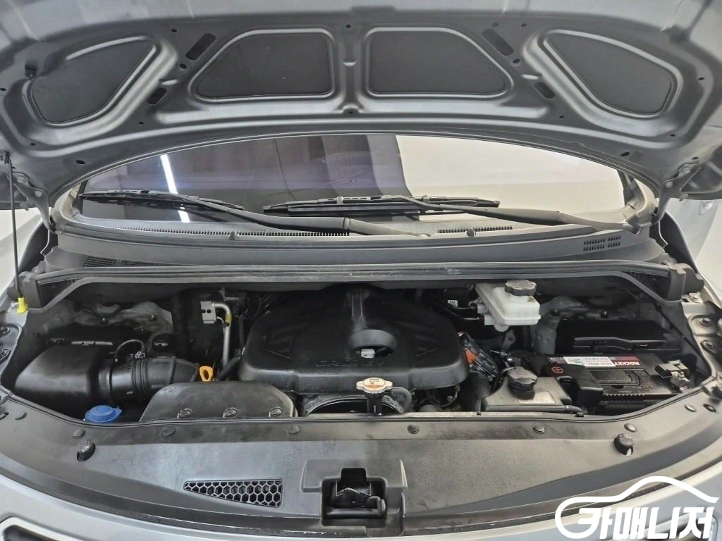 Hyundai Starex Grand Starex Van 3-Seater thumbnail 5