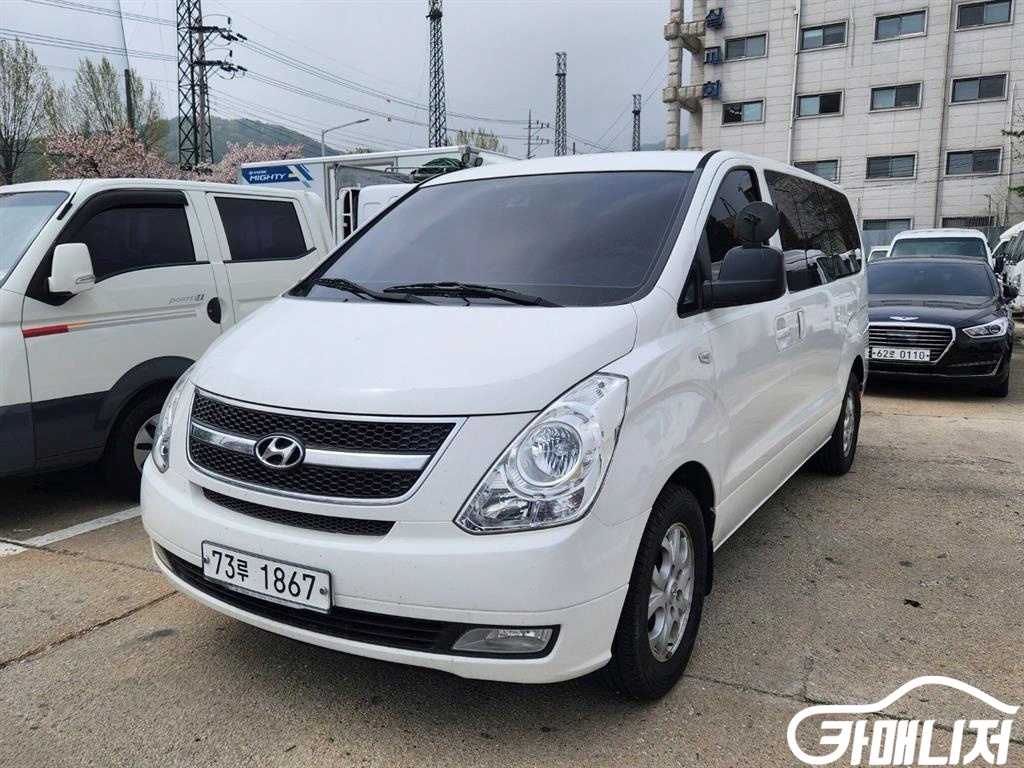 Hyundai Starex Grand Starex 12-Seater Wagon