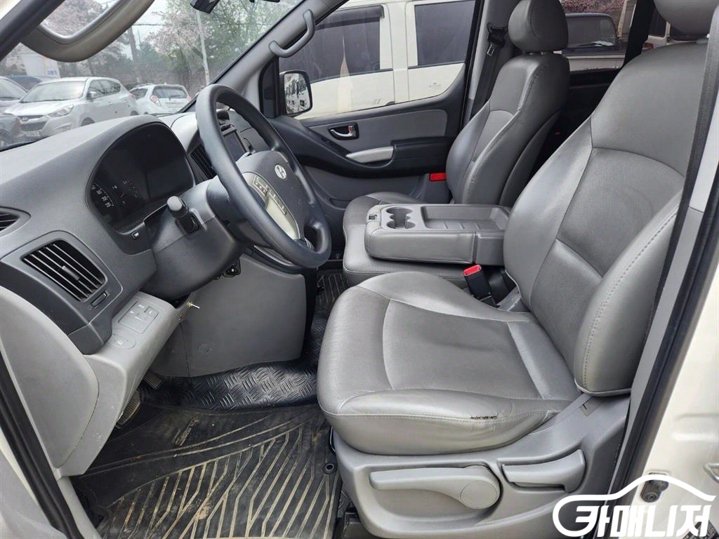 Hyundai Starex Grand Starex 12-Seater Wagon thumbnail 12