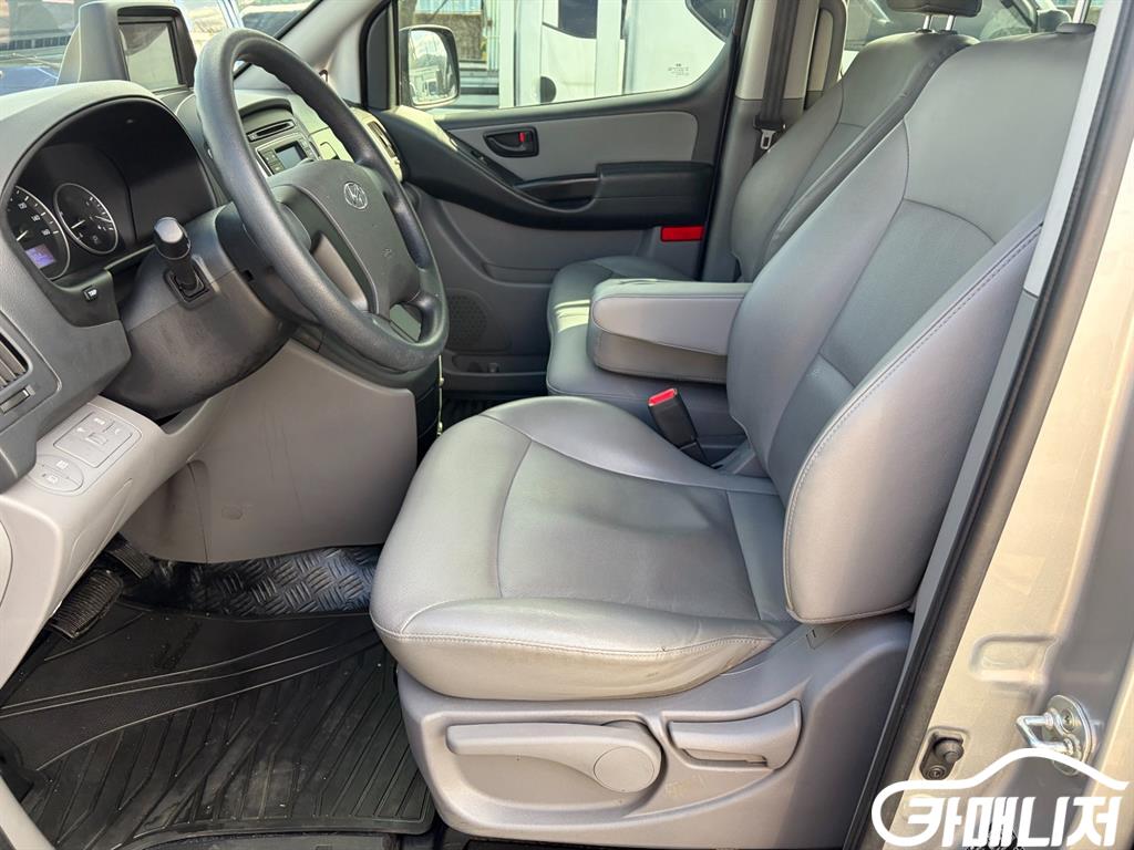 Hyundai Starex The New Grand Starex 2WD Wagon 12-Seater thumbnail 10