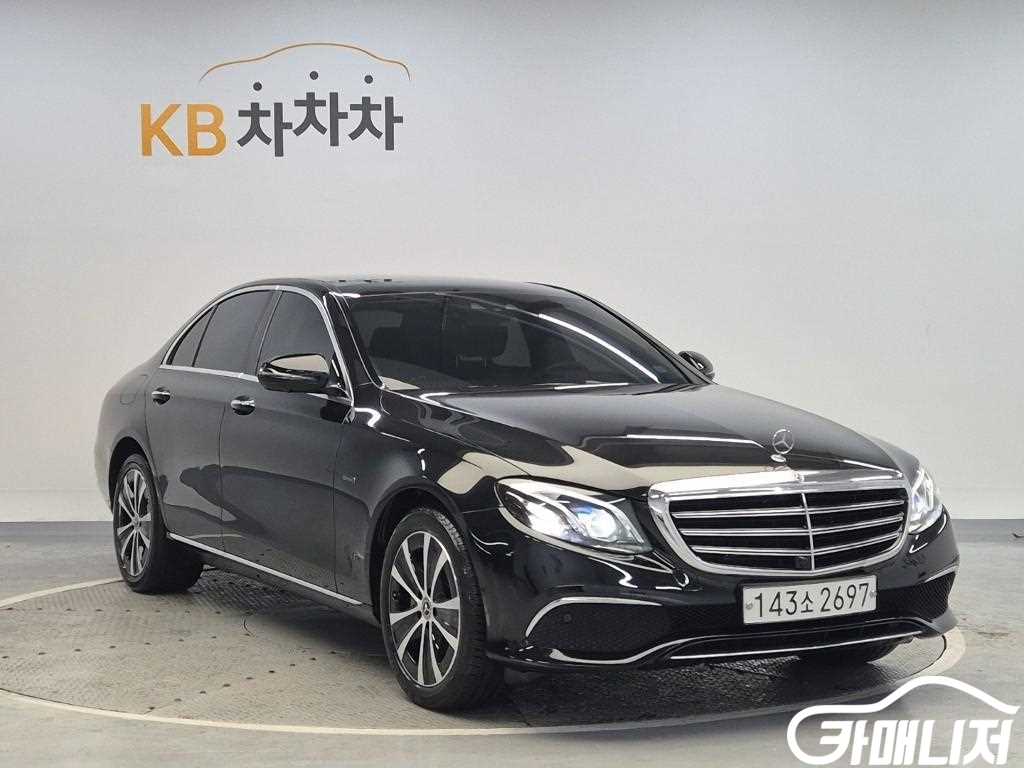 Mercedes-Benz E-Class E-Class W213 E300e Exclusive thumbnail 4