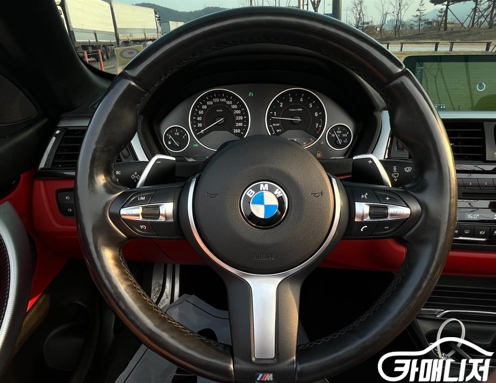 BMW 4 Series 428i Convertible M Sport thumbnail 8