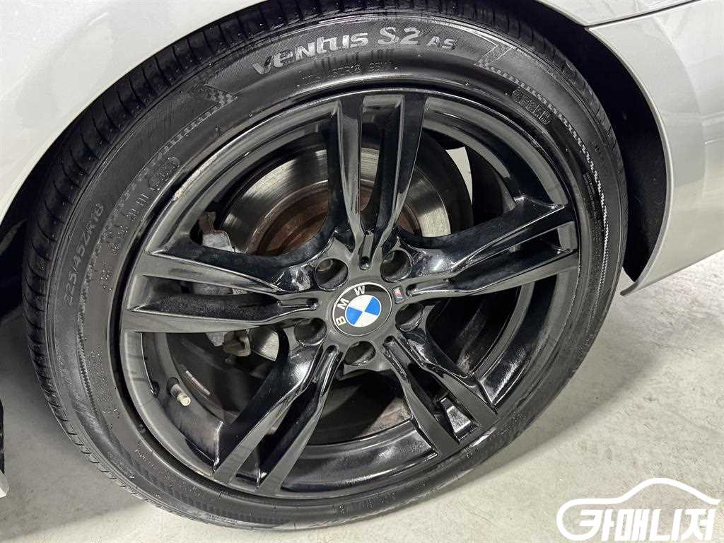 BMW 3 Series 328i Convertible thumbnail 11