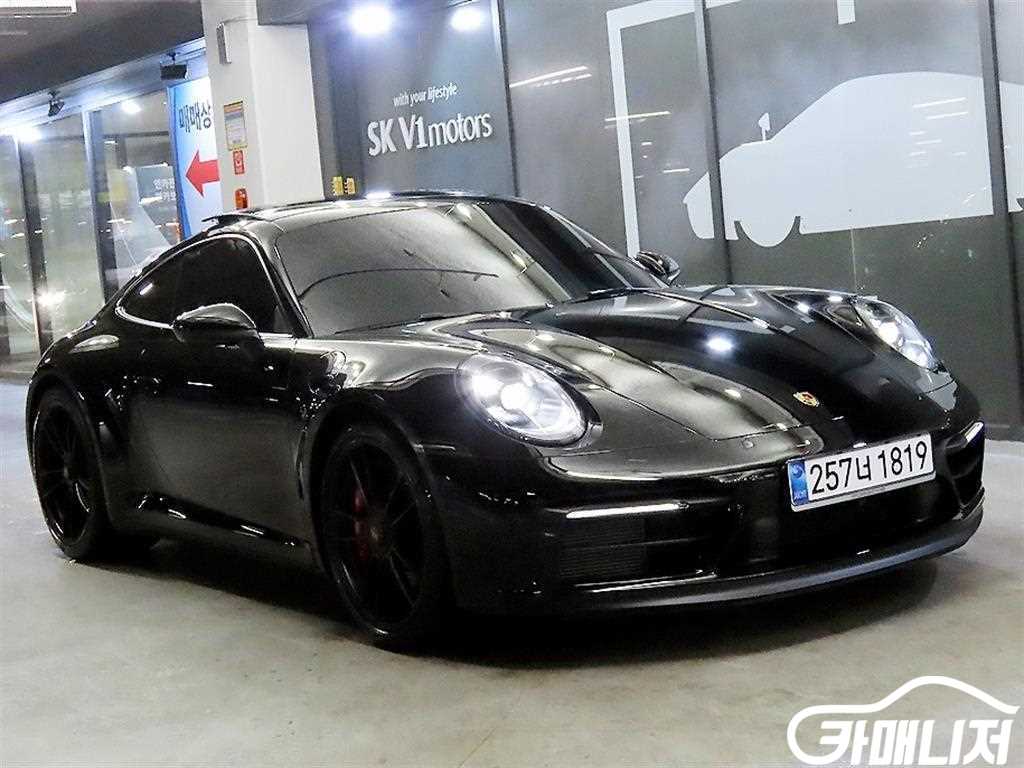 Porsche 911 Carrera 4 GTS